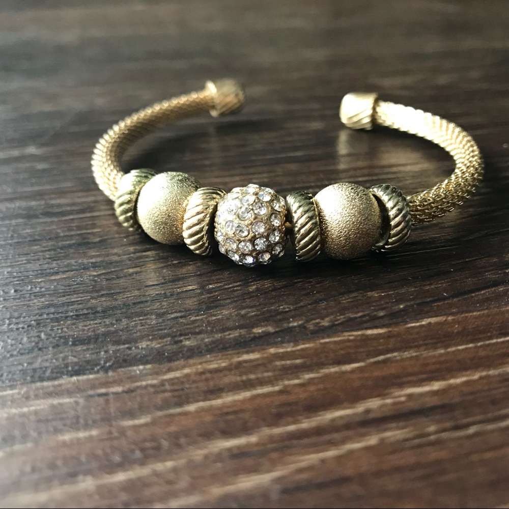 💥4/$25💥 Stunning Gem Accent Gold Bangle Bracelet